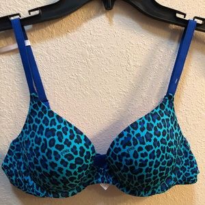 2 Victoria’s Secret bra NWT 36A push up